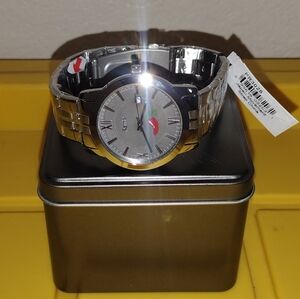 REMIX WOMENS WATCH CHILI'S WATCH STAINLESS STEEL NEW CHILI'S RESTAURANT WATCH